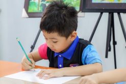lớp học vẽ cho bé