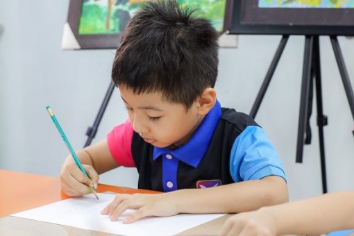lớp học vẽ cho bé