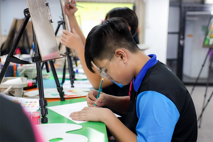 thực hành tại lớp hội họa thiếu nhi